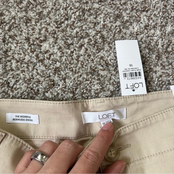 NWT LOFT Tan The Monroe Bermuda Shorts Casual Khaki Minimalist Neutral 18 - Picture 2 of 6
